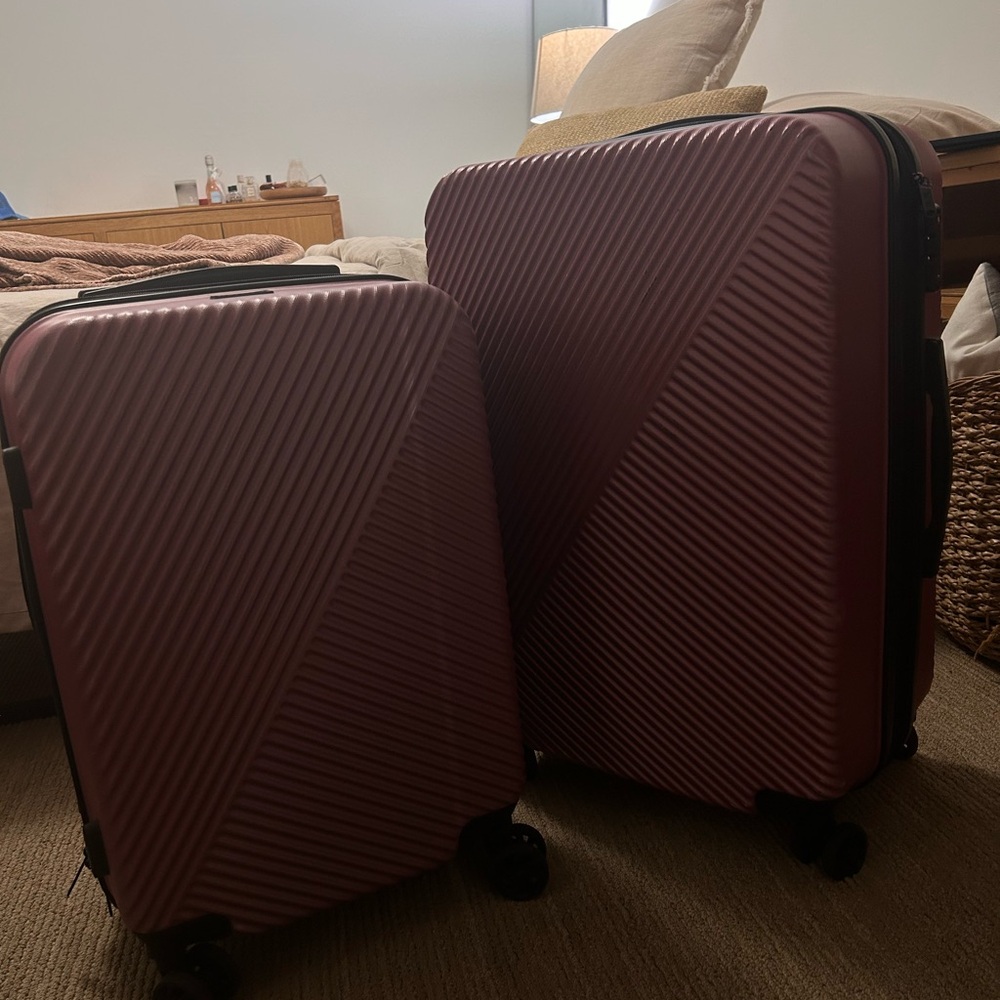 Set of 2 Pink Hard Shell Suitcases